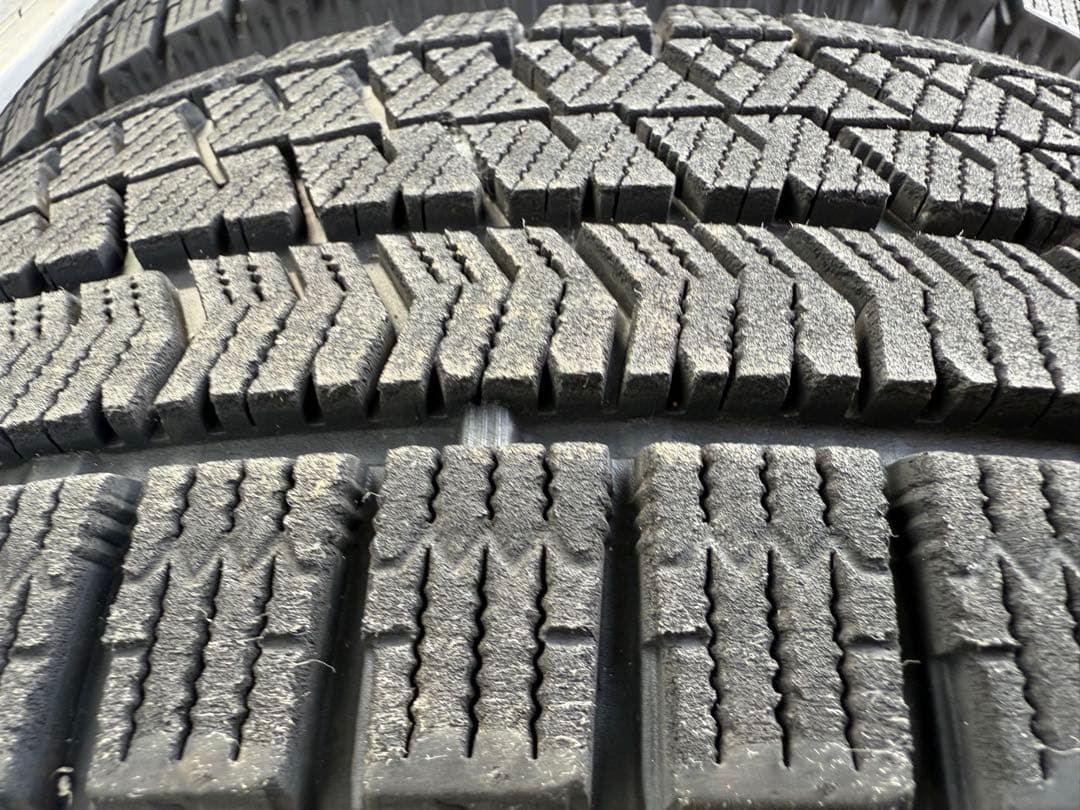 角刈りブリヂストンスタッドレス205／65R16 95Q深溝