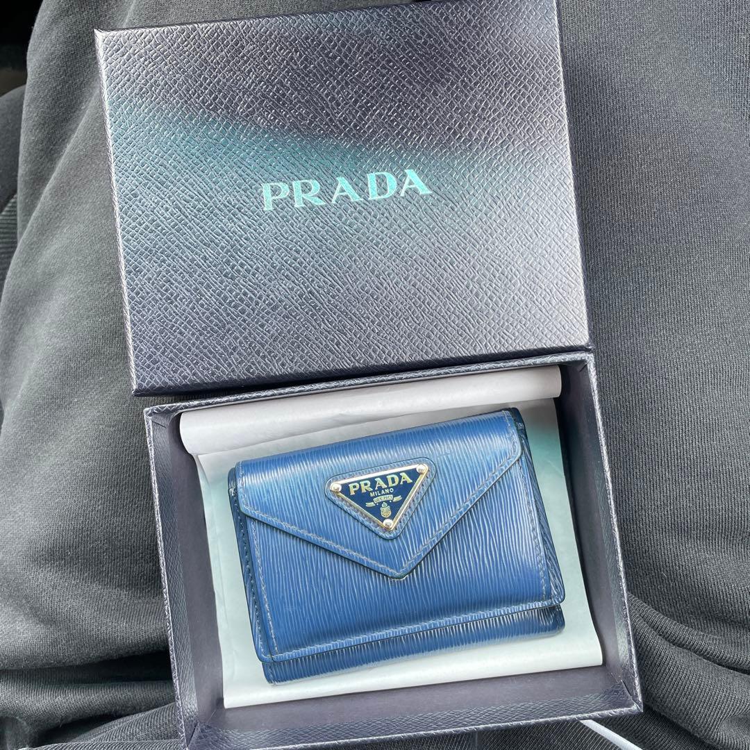 PRADA ブルー 三つ折り財布 箱付き