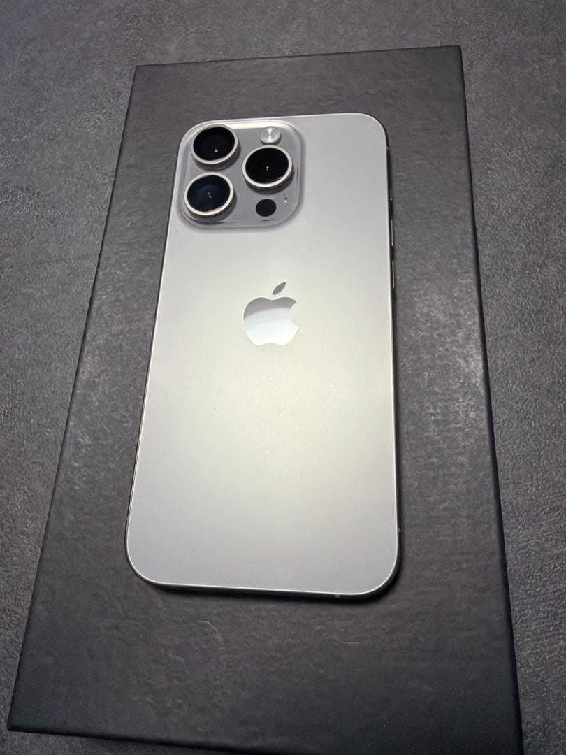 Apple iPhone 15 Pro 256GB ナチュラルチタンニウム