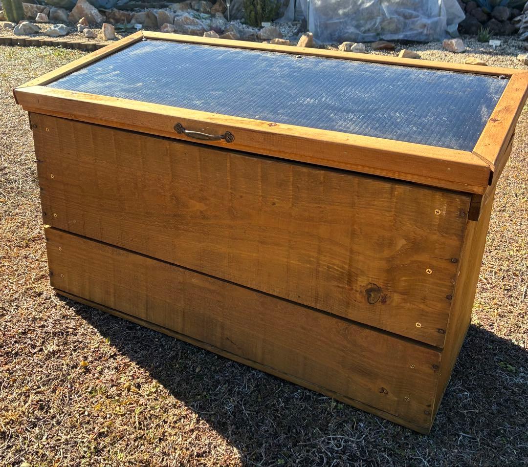 りんご箱で作ったキエーロ型コンポスト　黒ポリカ天板仕様