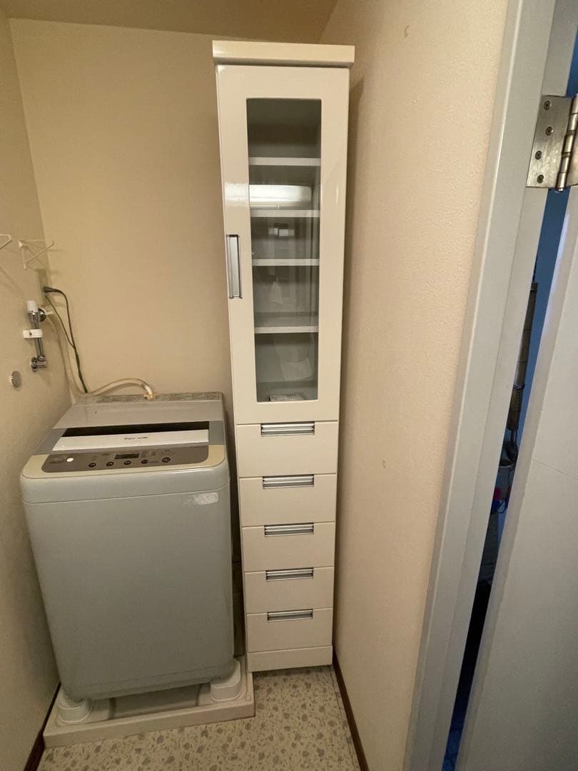 ホワイトキャビネット　収納棚　隙間収納　幅30㌢　本棚