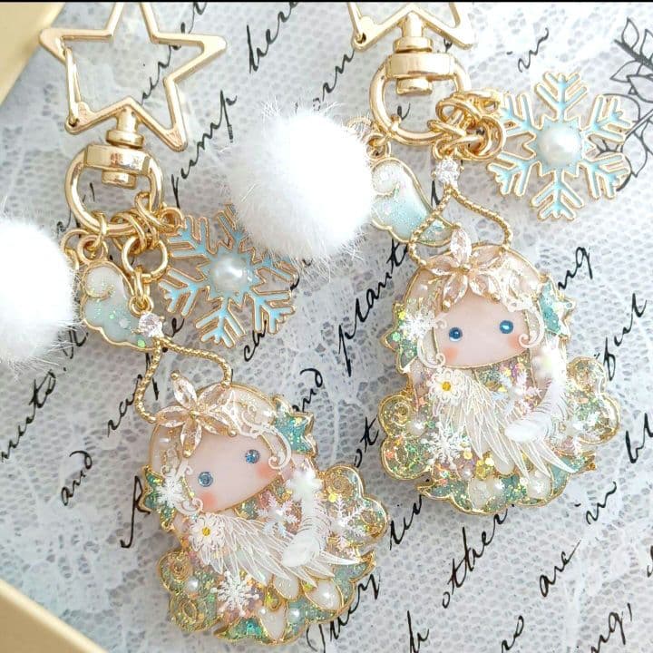白雪の天使♡アマビエさん　レジンキーホルダー　ハンドメイド