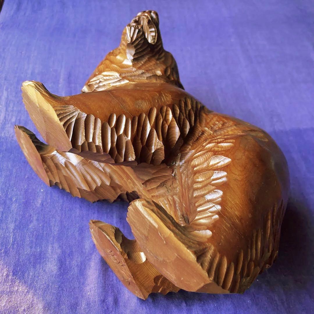 木製クマ彫刻 手彫り インテリア　作家もの　哲也作　台座立札あり　吼え熊　毛彫り
