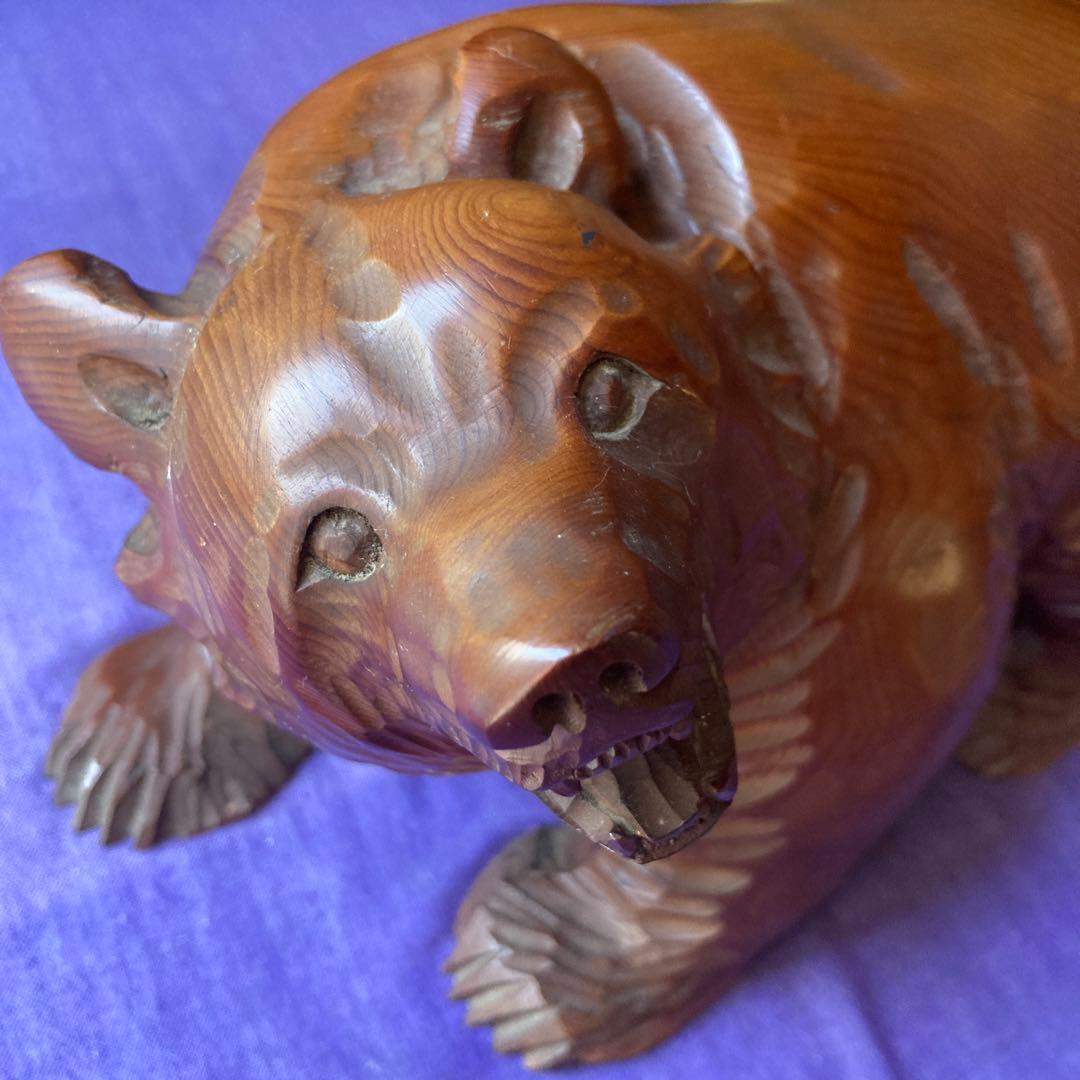 木製クマ彫刻 手彫り インテリア　作家もの　哲也作　台座立札あり　吼え熊　毛彫り