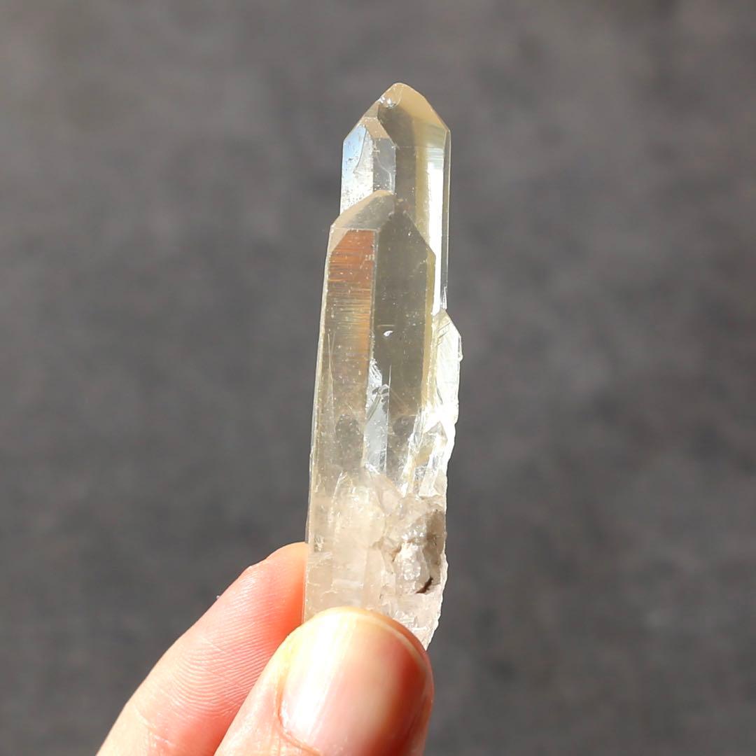 ゴールデンヒーラー クォーツ 原石 水晶 鉱物 希少石 天然石 ツインレイ