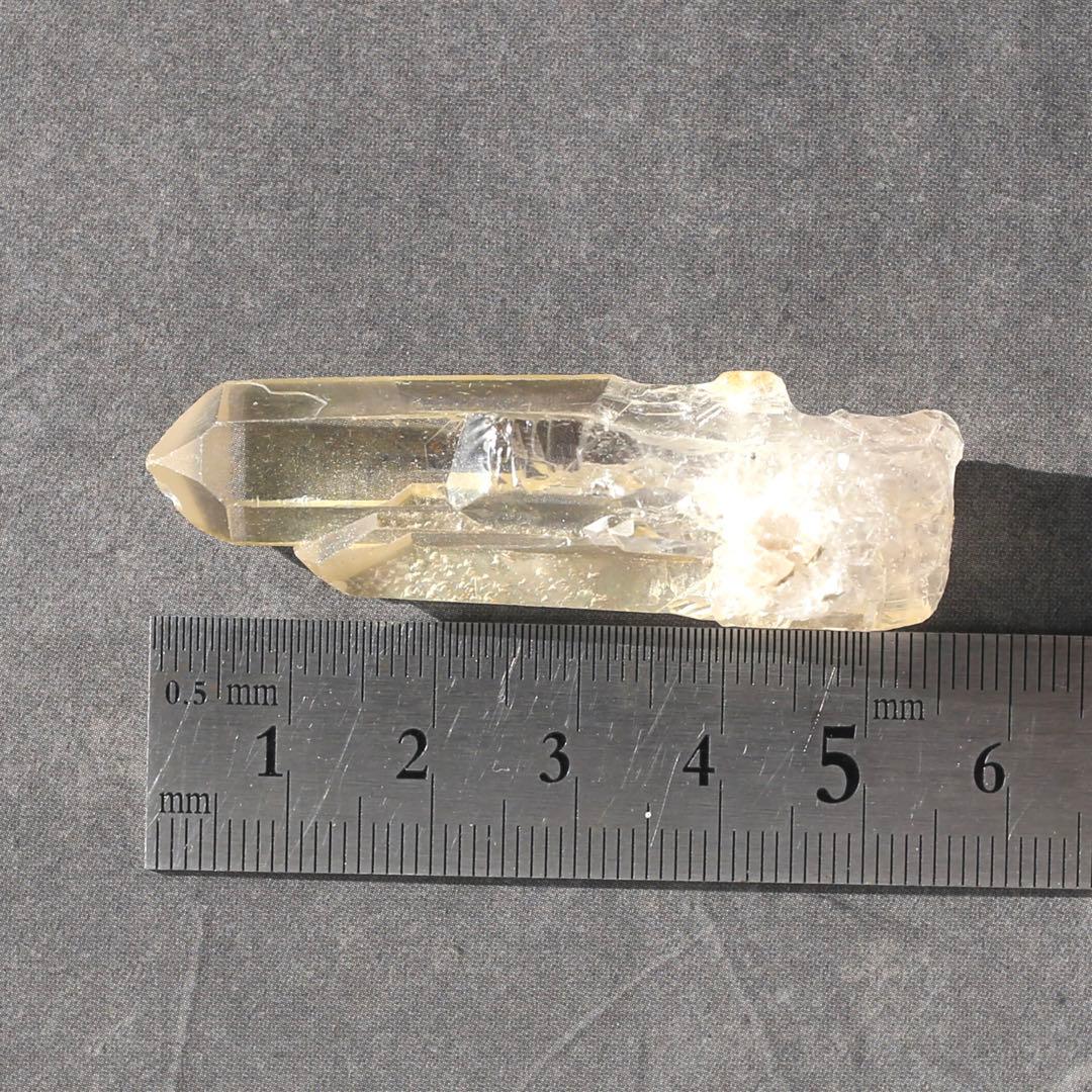 ゴールデンヒーラー クォーツ 原石 水晶 鉱物 希少石 天然石 ツインレイ