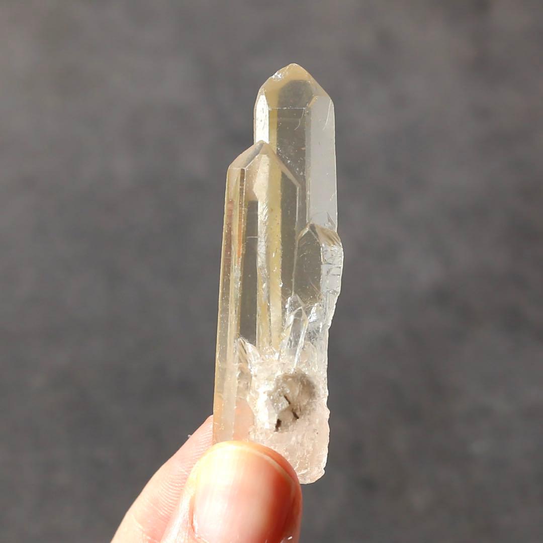 ゴールデンヒーラー クォーツ 原石 水晶 鉱物 希少石 天然石 ツインレイ