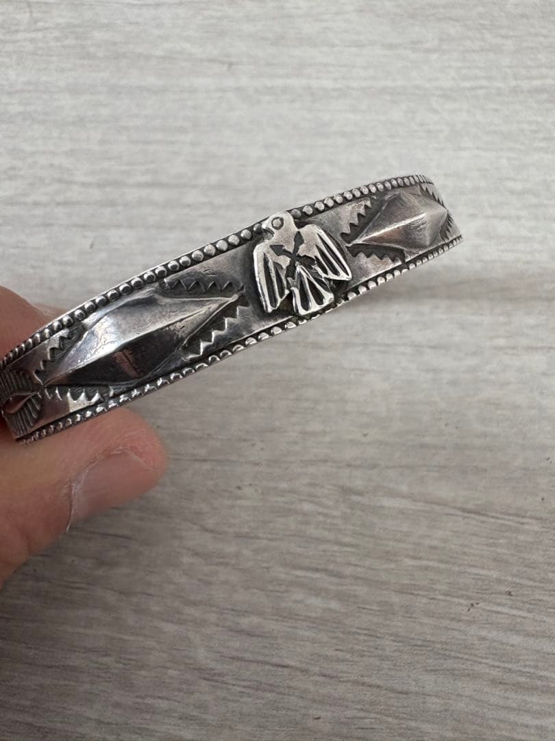 ナバホ族 ビンテージ サンダーバード バングル