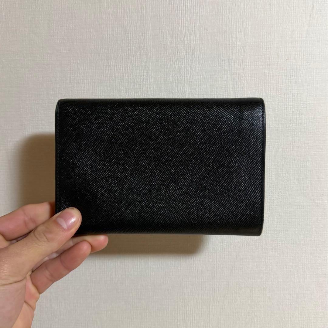 超美品　PRADA　プラダ　サフィアーノ　折り財布　ブラック　レザー　三角ロゴ