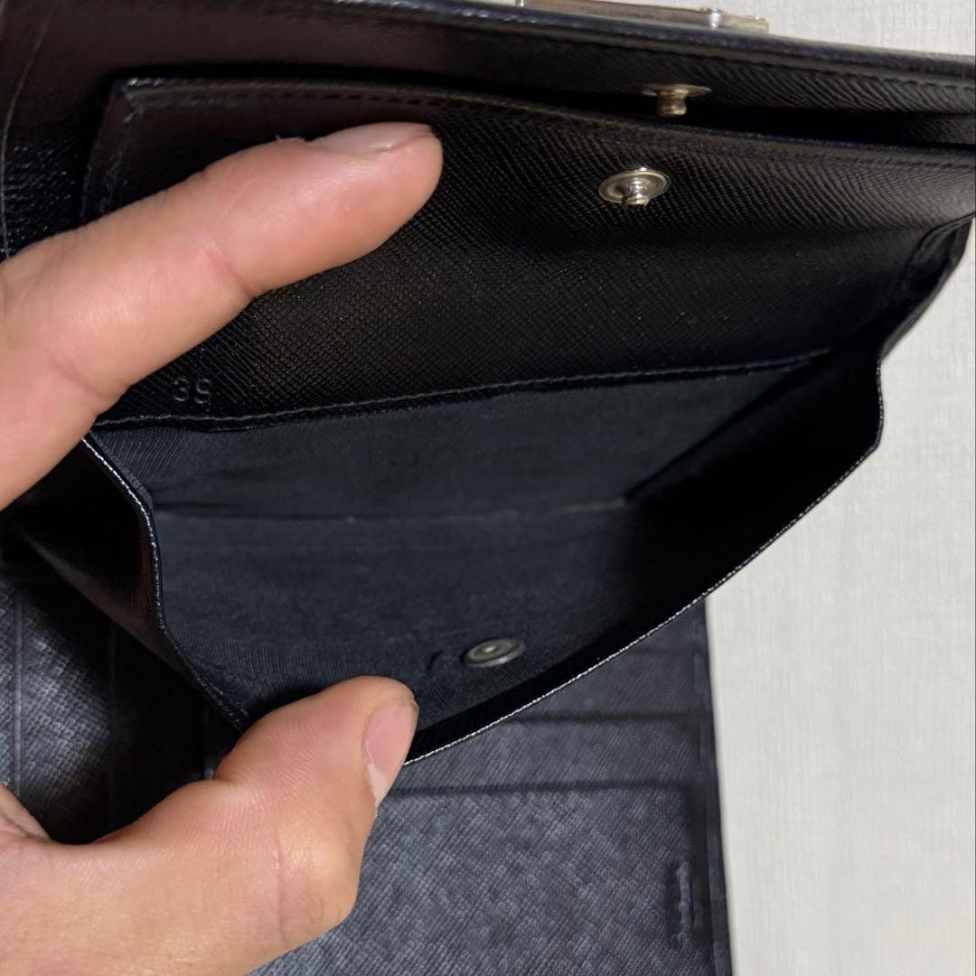 超美品　PRADA　プラダ　サフィアーノ　折り財布　ブラック　レザー　三角ロゴ