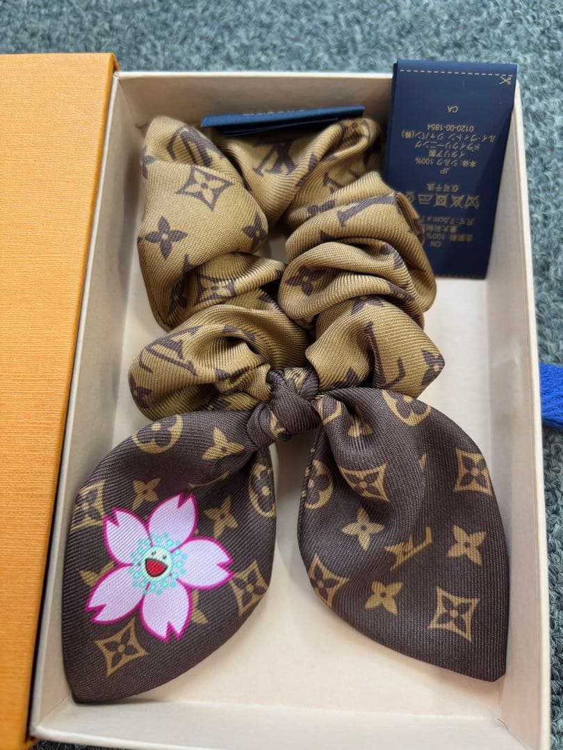 ルイヴィトン VUITTON シュシュ ヘアゴム 村上隆 コラボ サクラ 箱付き