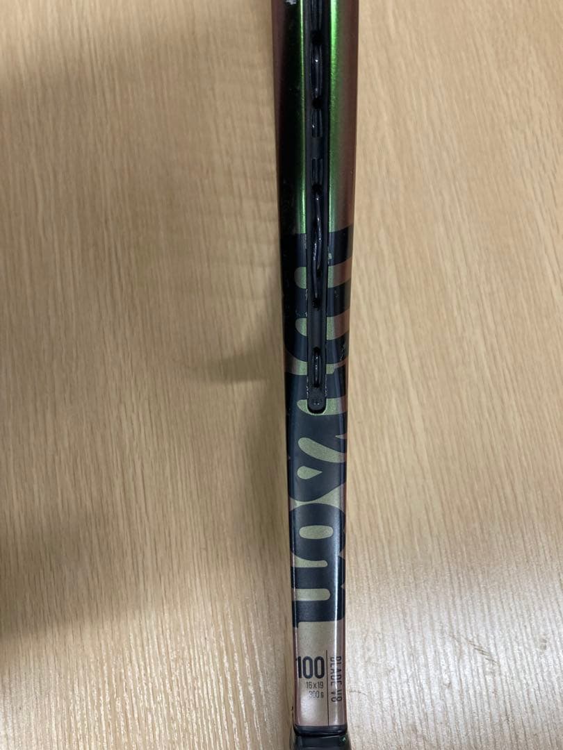 Wilson BLADE 100 V8 テニスラケット