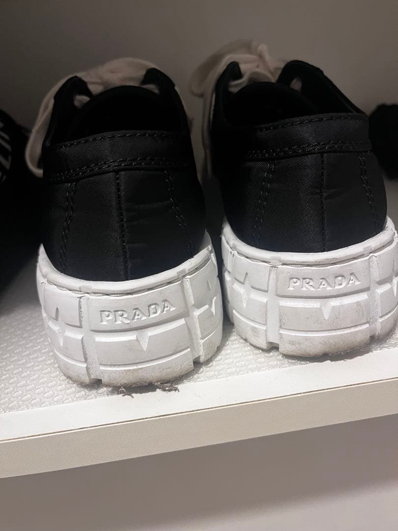 sevenbutterflyPRADA プラダ　ブラック スニーカー