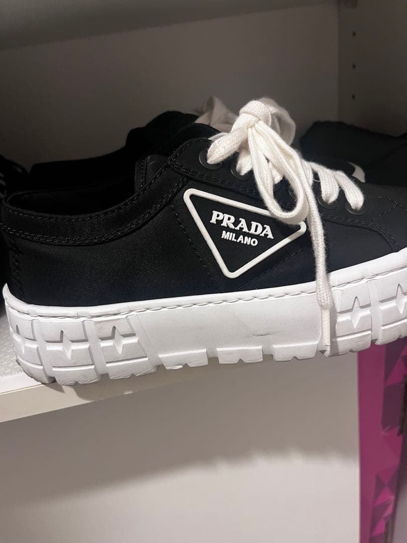 sevenbutterflyPRADA プラダ　ブラック スニーカー