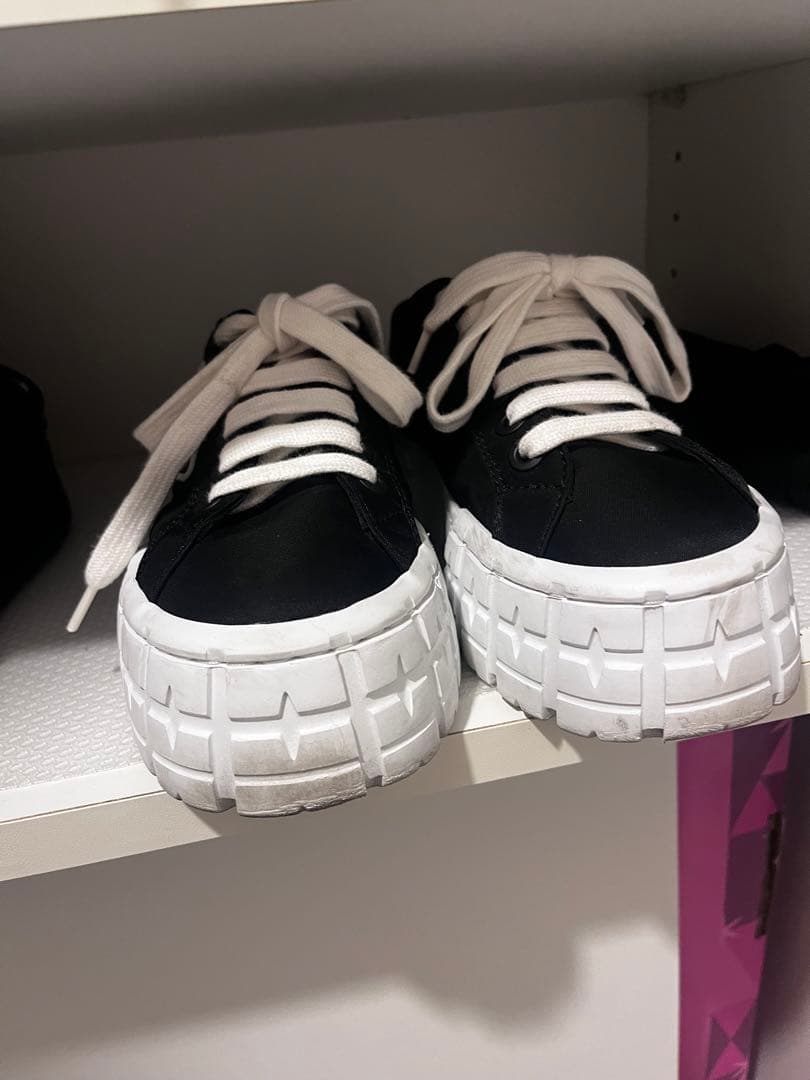 sevenbutterflyPRADA プラダ　ブラック スニーカー