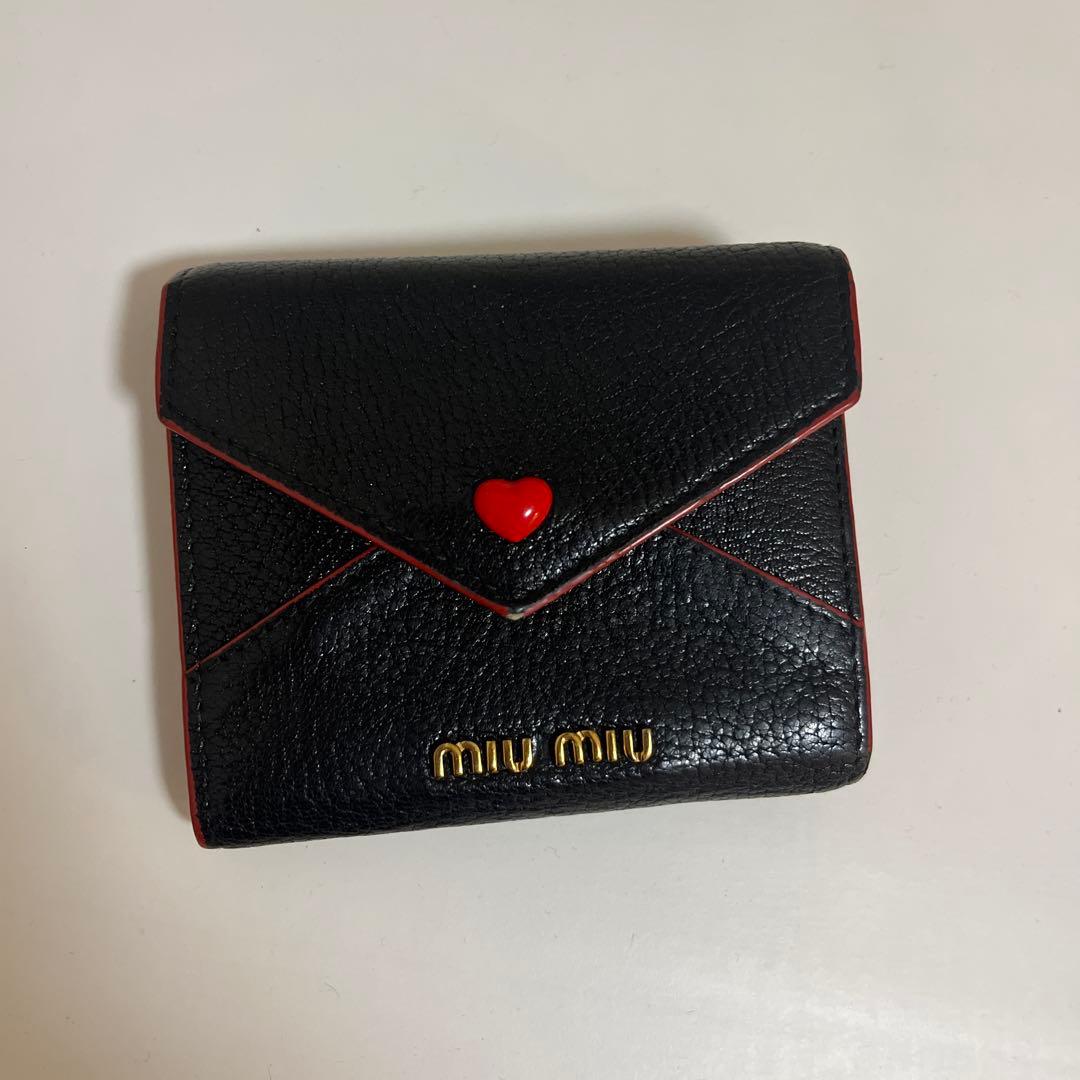 【値下げ】MIU MIU 三つ折り財布 黒　レター
