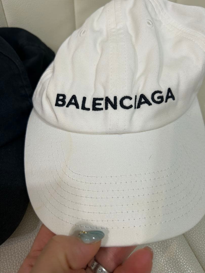 BALENCIAGA ベースボールキャップ ブラック、白もあります·͜·ᰔᩚ