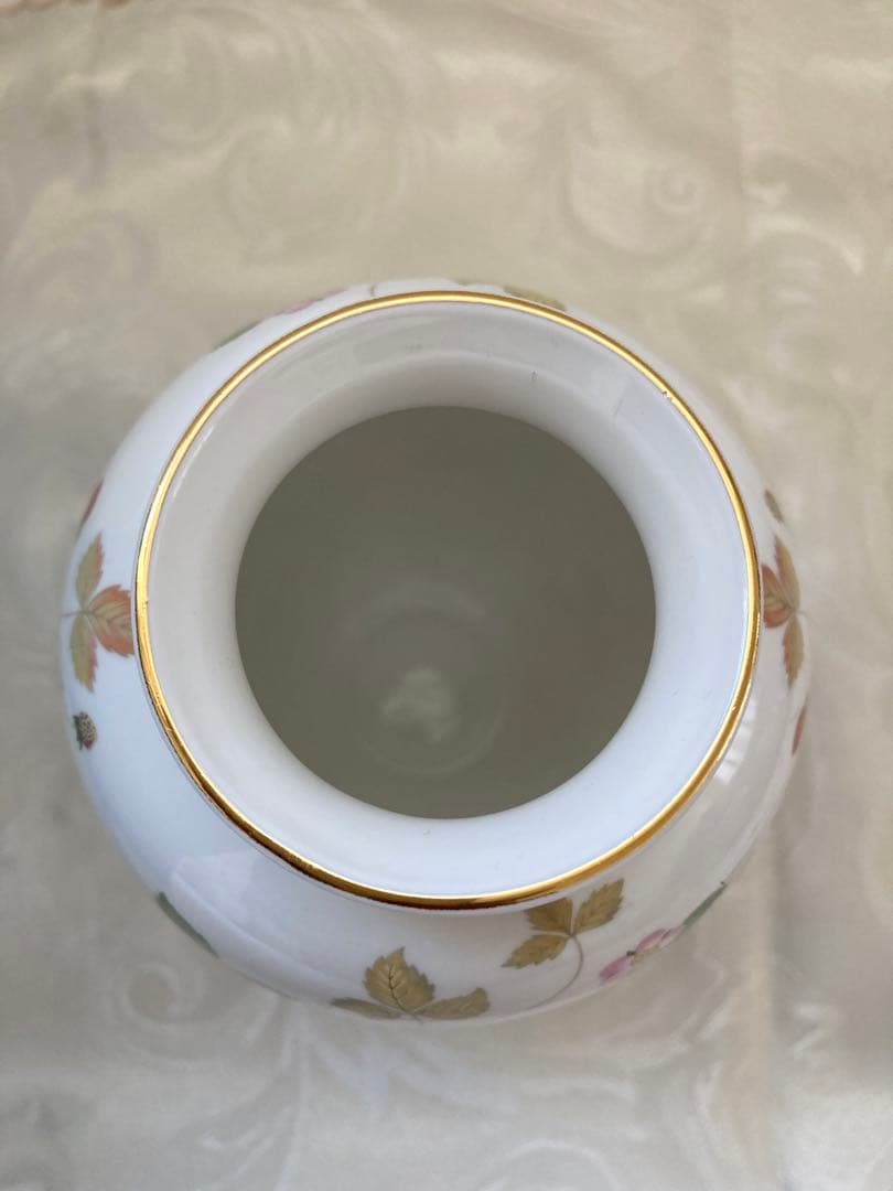 希少　ウェッジウッド ワイルドストロベリー　花瓶　黒壺