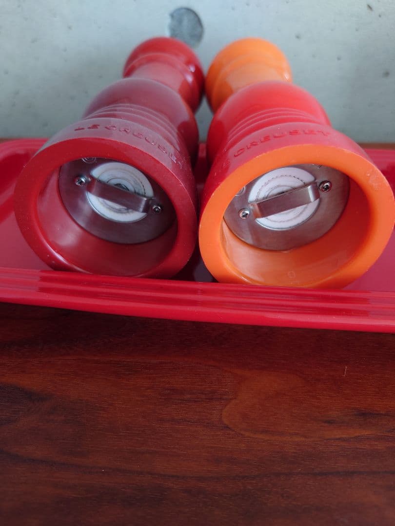 LE CREUSET ソルト＆ペッパーミル 　トレイ付き