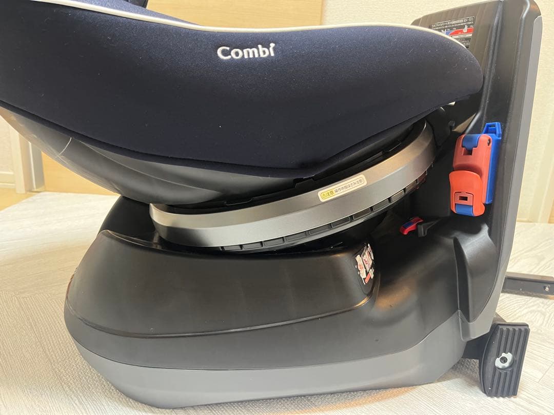 Combiチャイルドシート