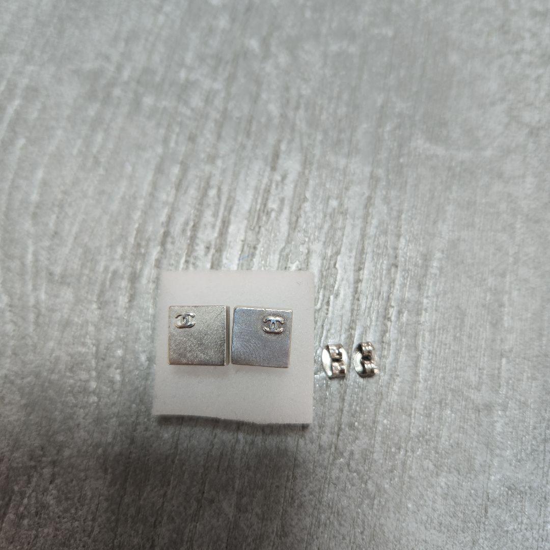 シャネルピアス（片耳差し込み棒グラグラ）