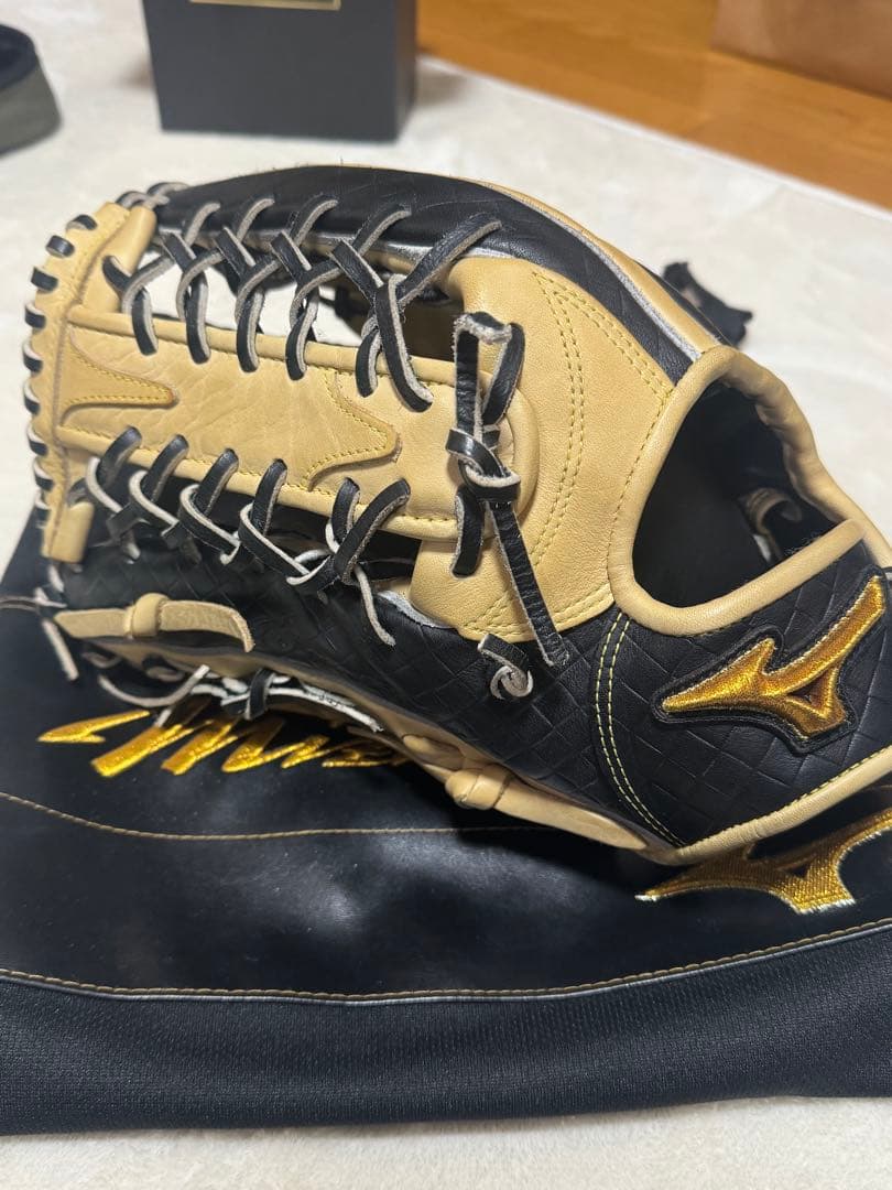 ミズノプロ　限定型押しレザー　軟式左外野用