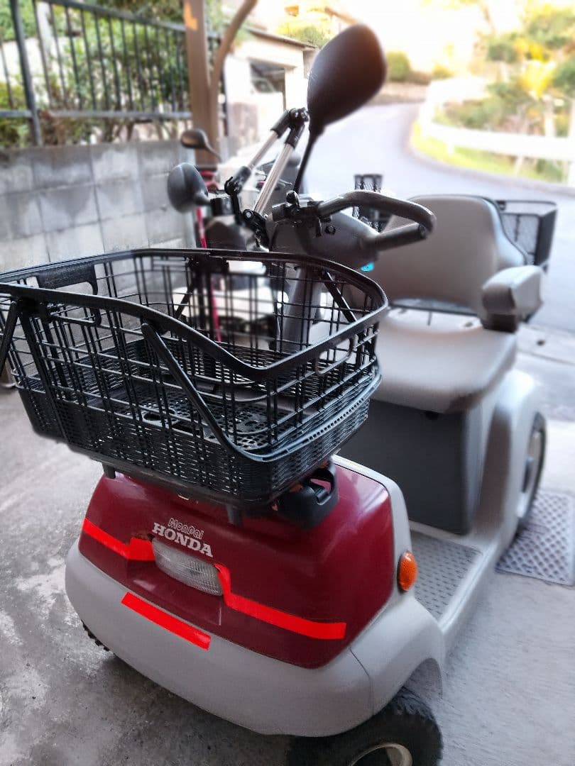 HONDA シニアカー 4輪 赤とグレーモンパルML100