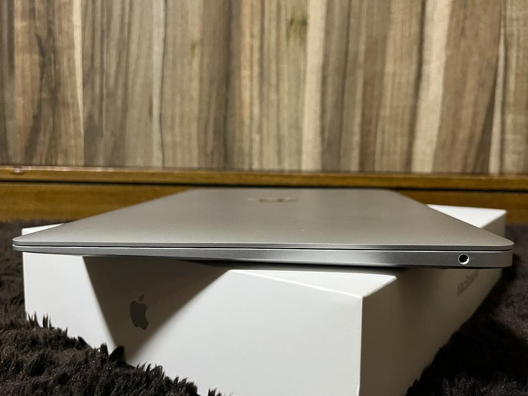 YS 美品 MacBook Air 13.3インチ MGN93J/A