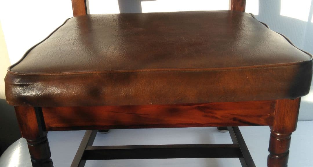 トーア ダークブラウン 木製椅子 クラシック スピンドルデザイン レトロイス