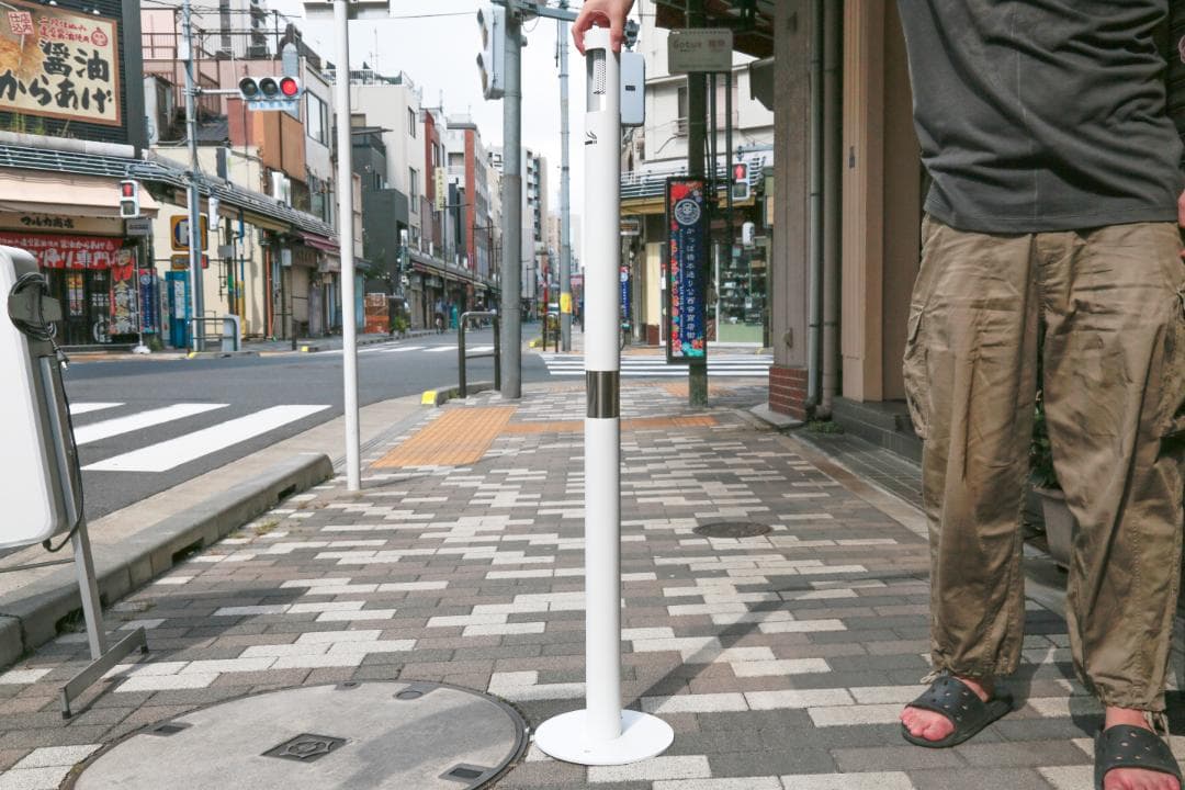 ☆値下げ、訳あり☆ オシャレ！スタンド 灰皿　丸型　ホワイト