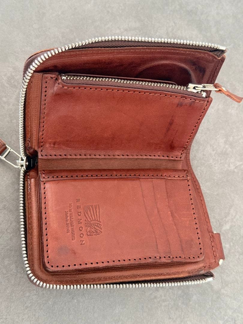 【定価63,000円】レッドムーン　二つ折り財布