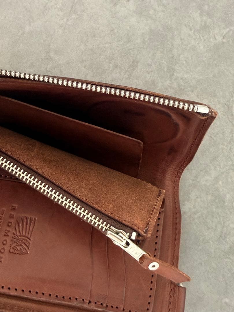 【定価63,000円】レッドムーン　二つ折り財布