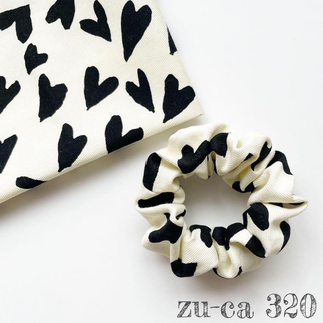 ハートいっぱいキッズシュシュ　黒　ヘアゴム　小さめ　子供　ブラック　バレンタイン