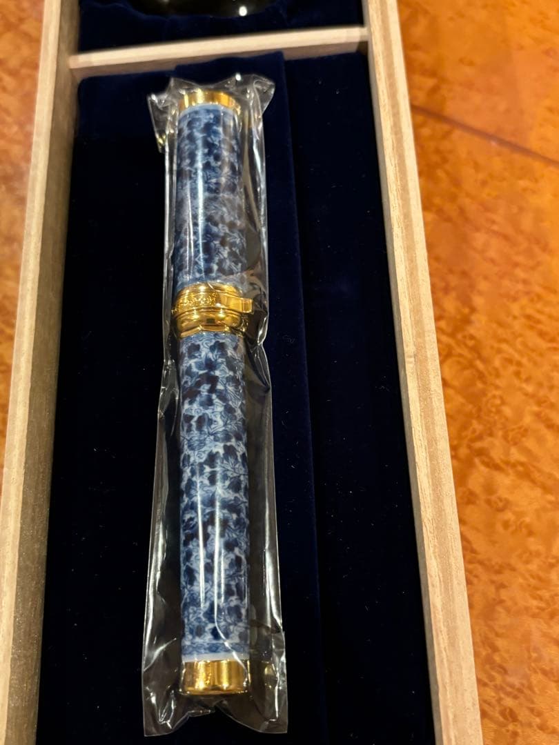 有田焼創業400年記念万年筆 染付獅子唐草（源右衛門窯製） 細字