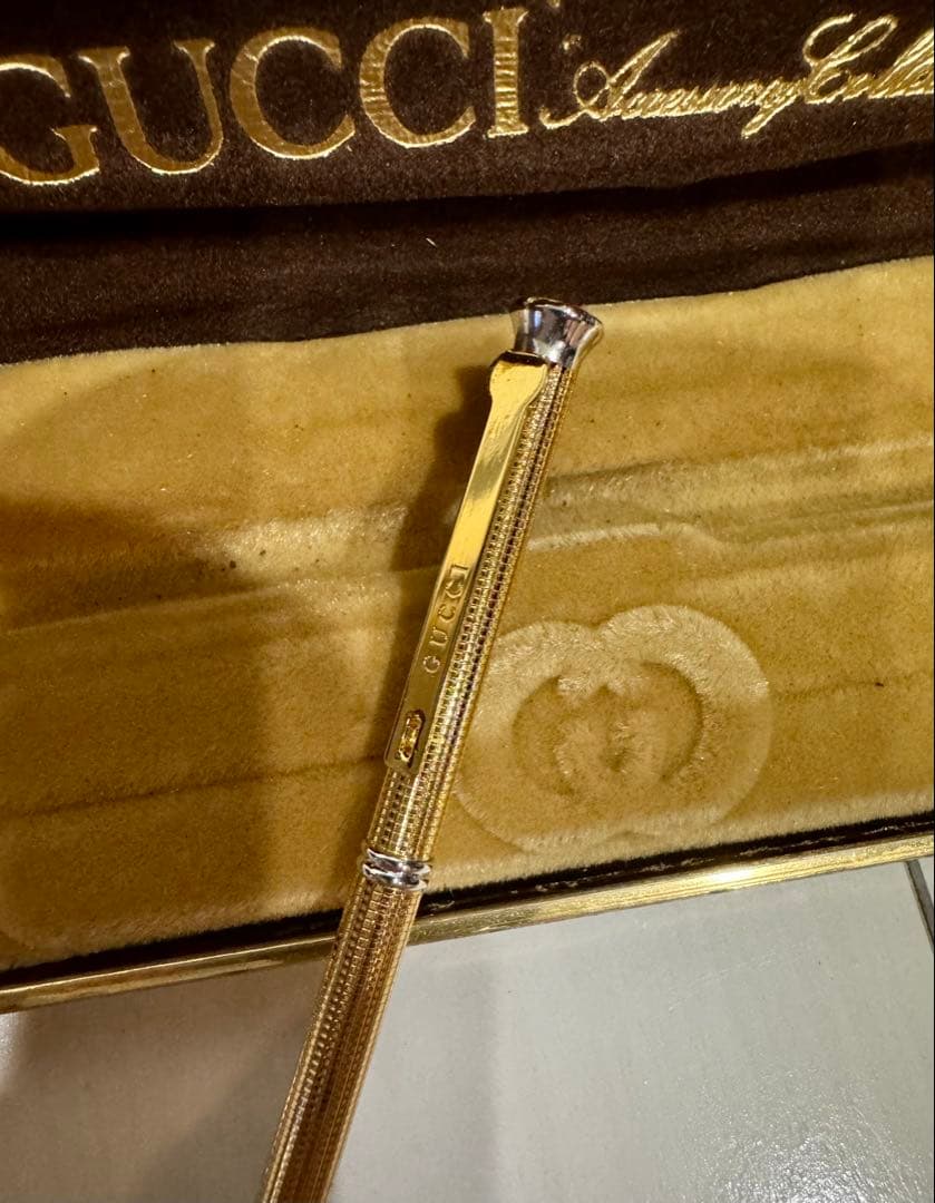 GUCCI グッチ Gタイムレス ブラックメンズ時計 ※オマケ付き（ボールペン）