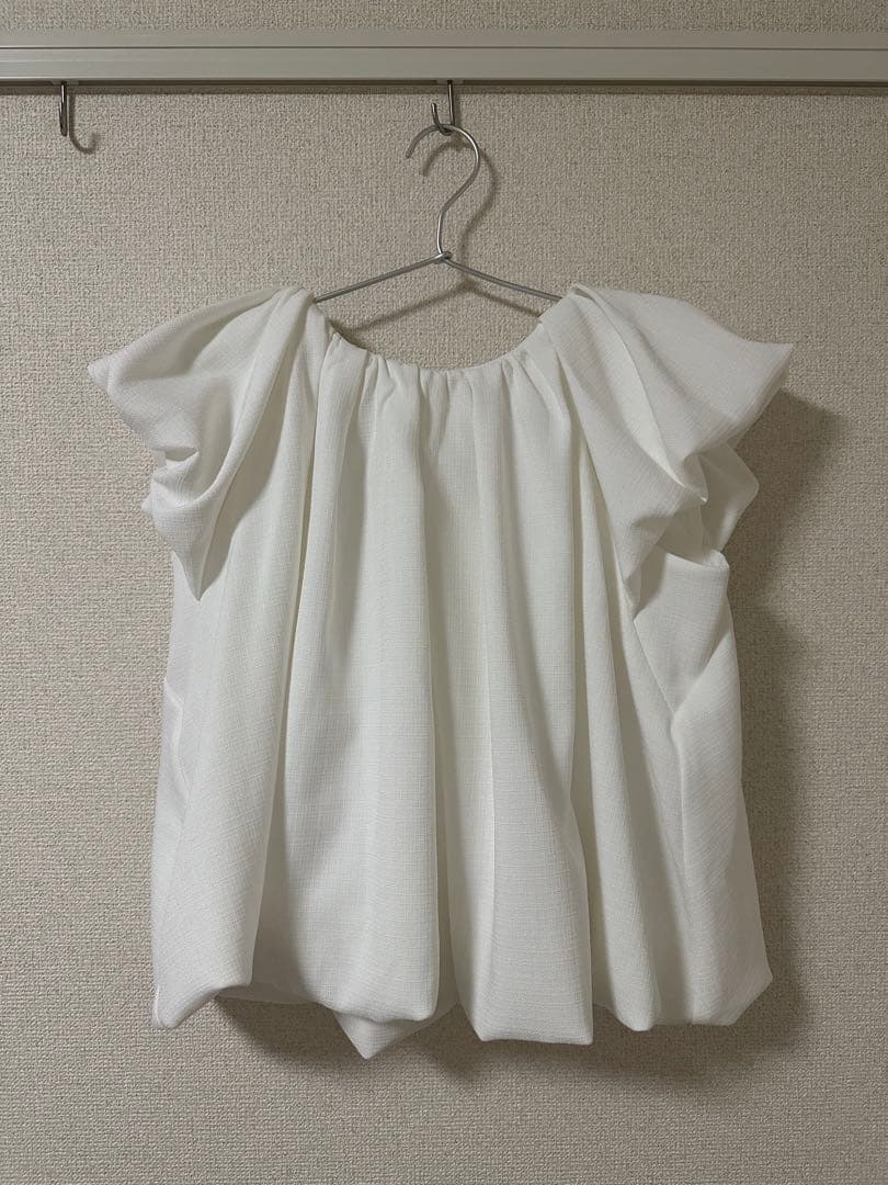 トップス Acka drape volume tops / White