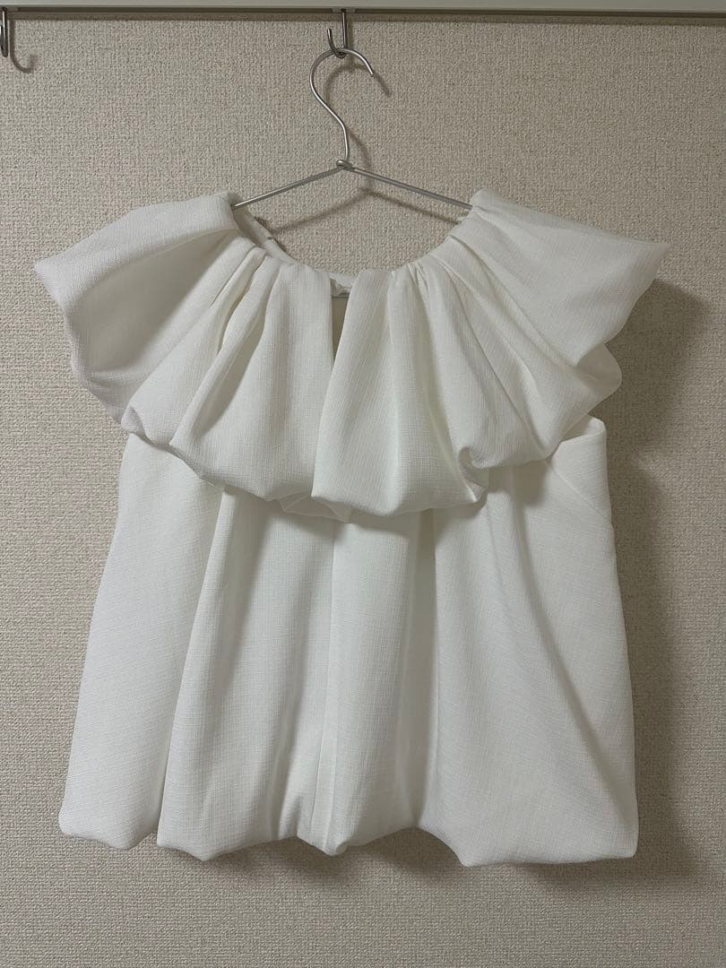 トップス Acka drape volume tops / White