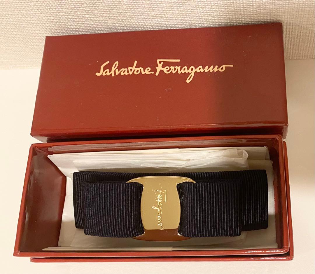 未使用Ferragamo フェラガモ ヴァラリボン バレッタ ネイビーゴールド