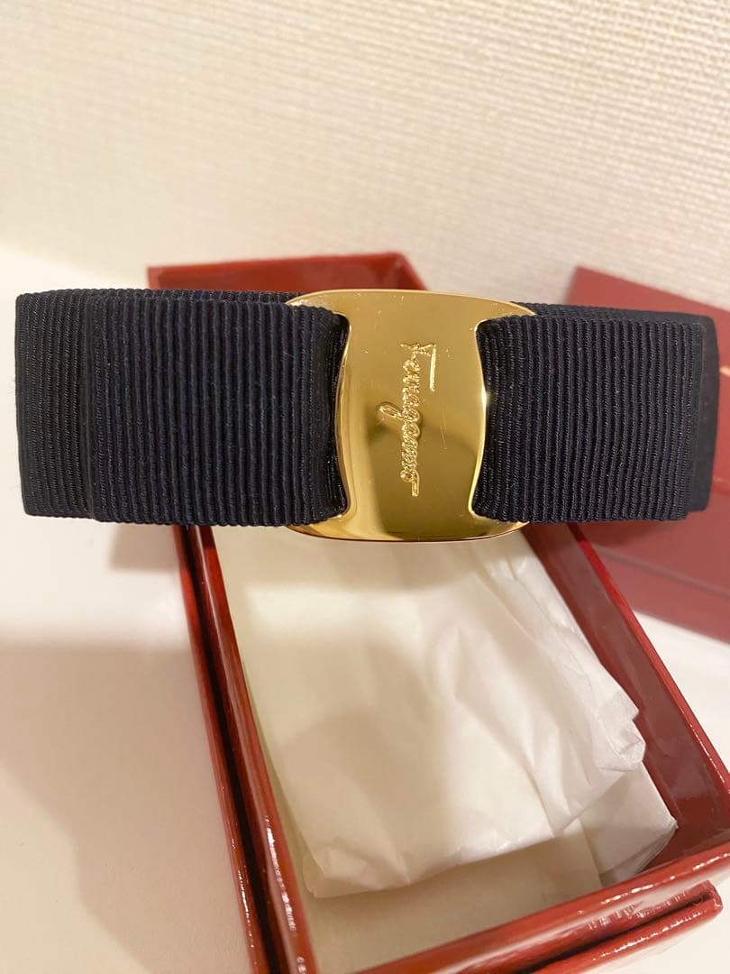 未使用Ferragamo フェラガモ ヴァラリボン バレッタ ネイビーゴールド