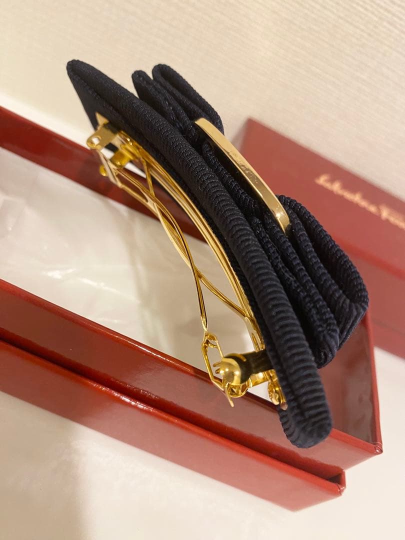 未使用Ferragamo フェラガモ ヴァラリボン バレッタ ネイビーゴールド