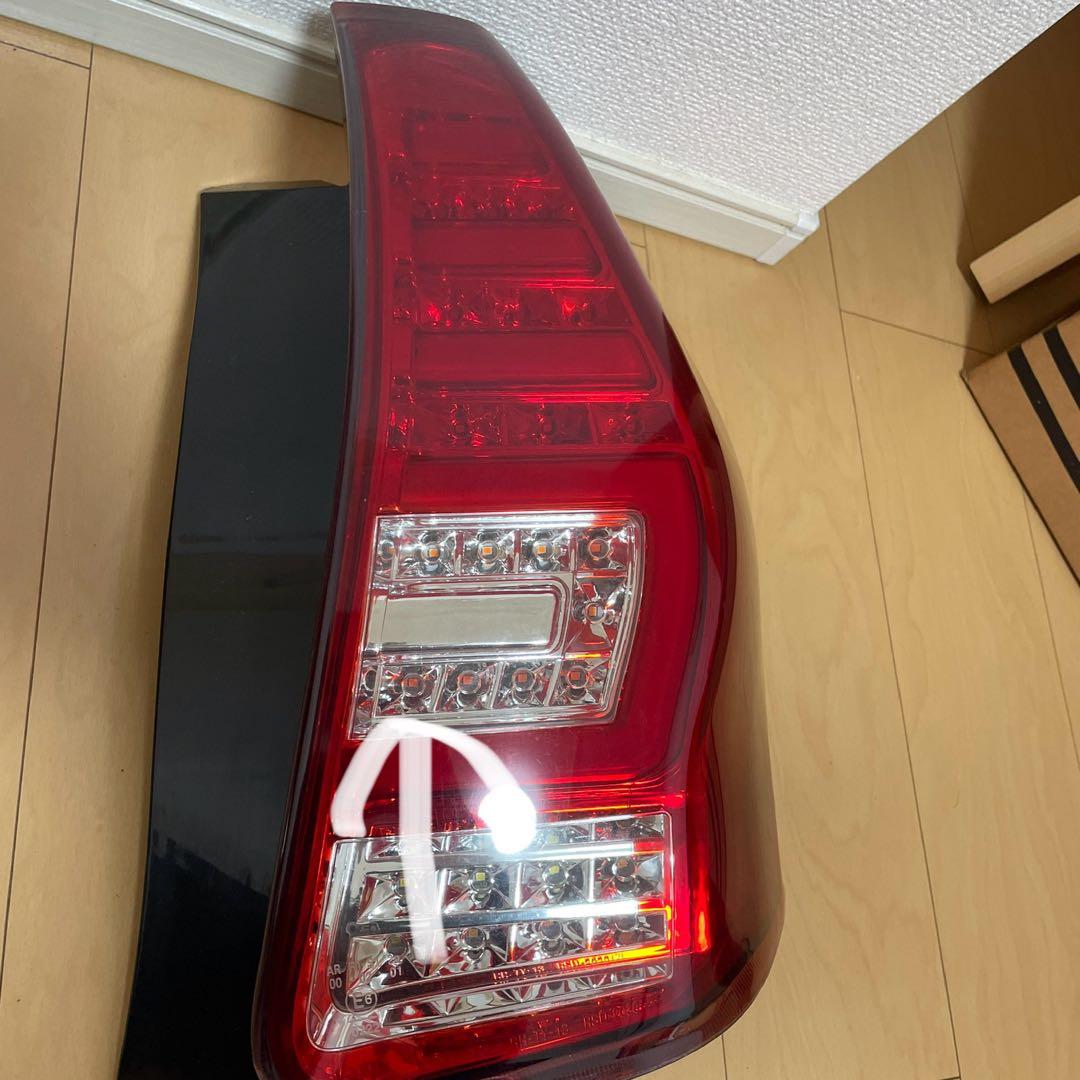 V*g様 プリウスα レヴィーア　LEDテール、シーケンシャル ZVW40、41
