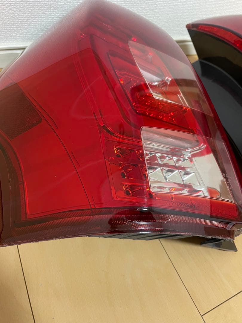 V*g様 プリウスα レヴィーア　LEDテール、シーケンシャル ZVW40、41