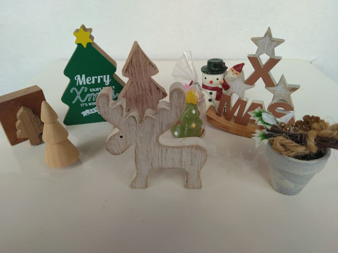 新品　クリスマス飾り　9つ　セットのみ　置物