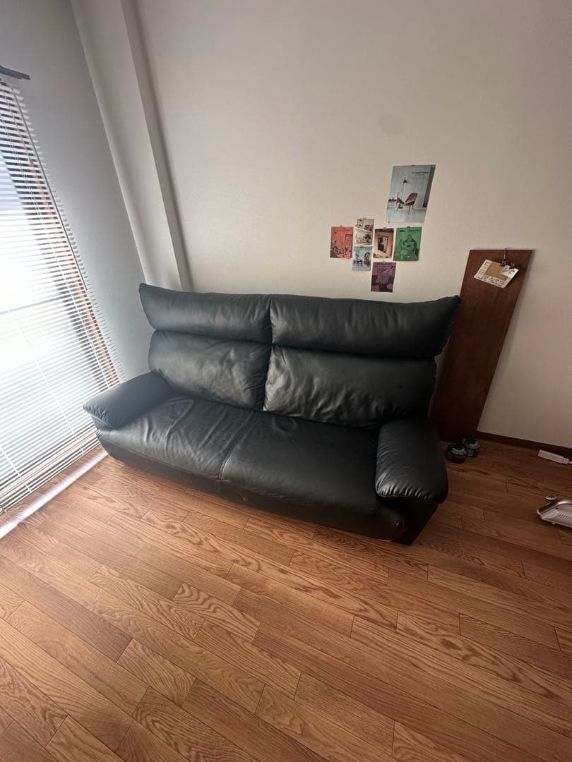 黒いレザー高背もたれ　ソファ