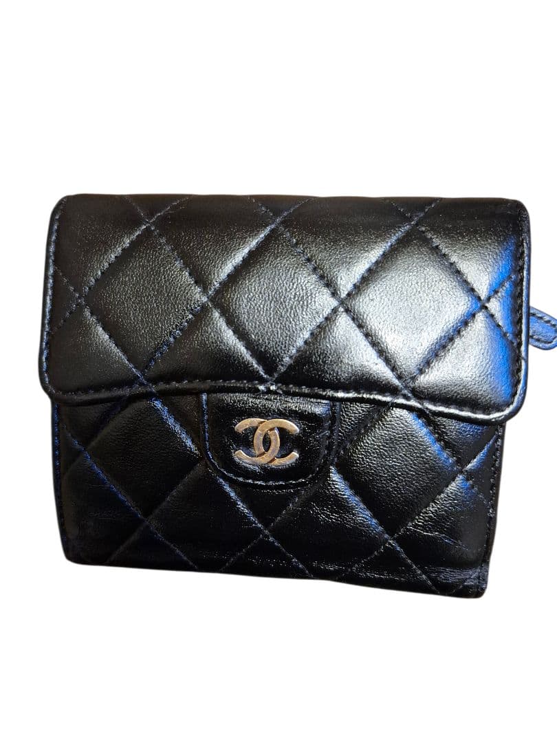 CHANEL　シャネル　マトラッセ　三つ折り財布　ブラック