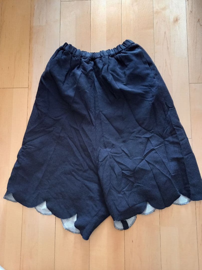 COMMEdesGARCONSスカラップデザインキュロット(濃紺)パンツ