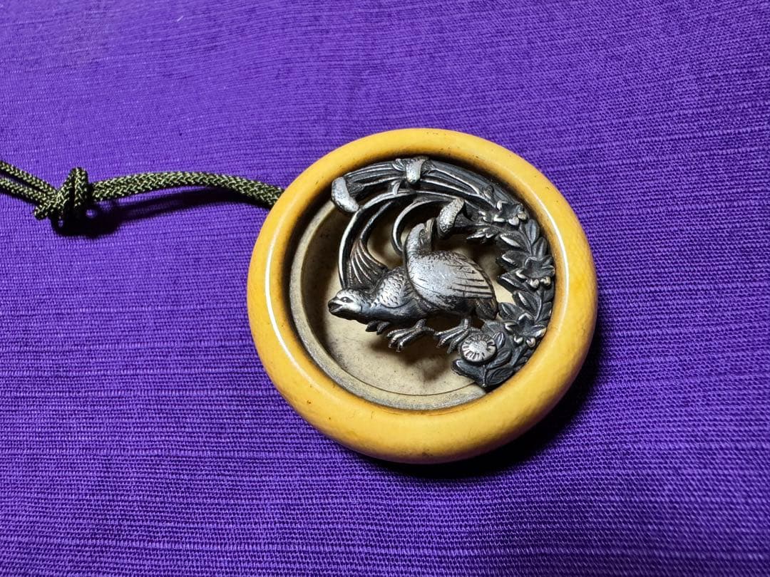 時代物　欠点無し！鏡蓋根付　饅頭根付　夫婦鶉図　銀無垢（提げ物印籠煙草入れ煙管入