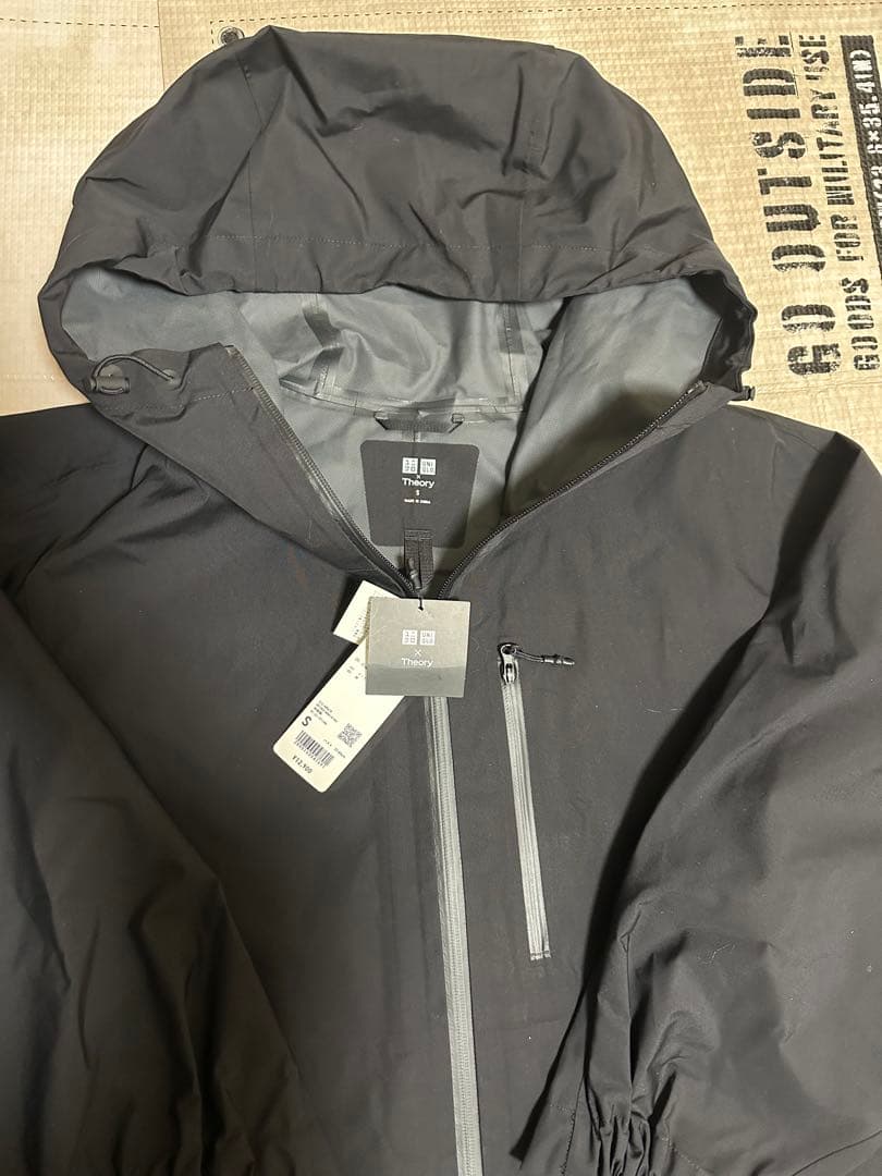 【新品タグ付】UNIQLO×Theory ブロックテックコートSサイズ