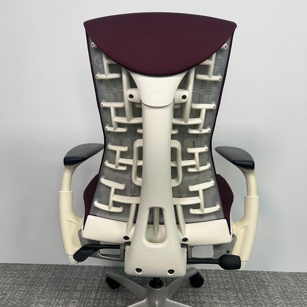 K エンボディチェア ハーマンミラー ホワイト えんじ色系　Embody