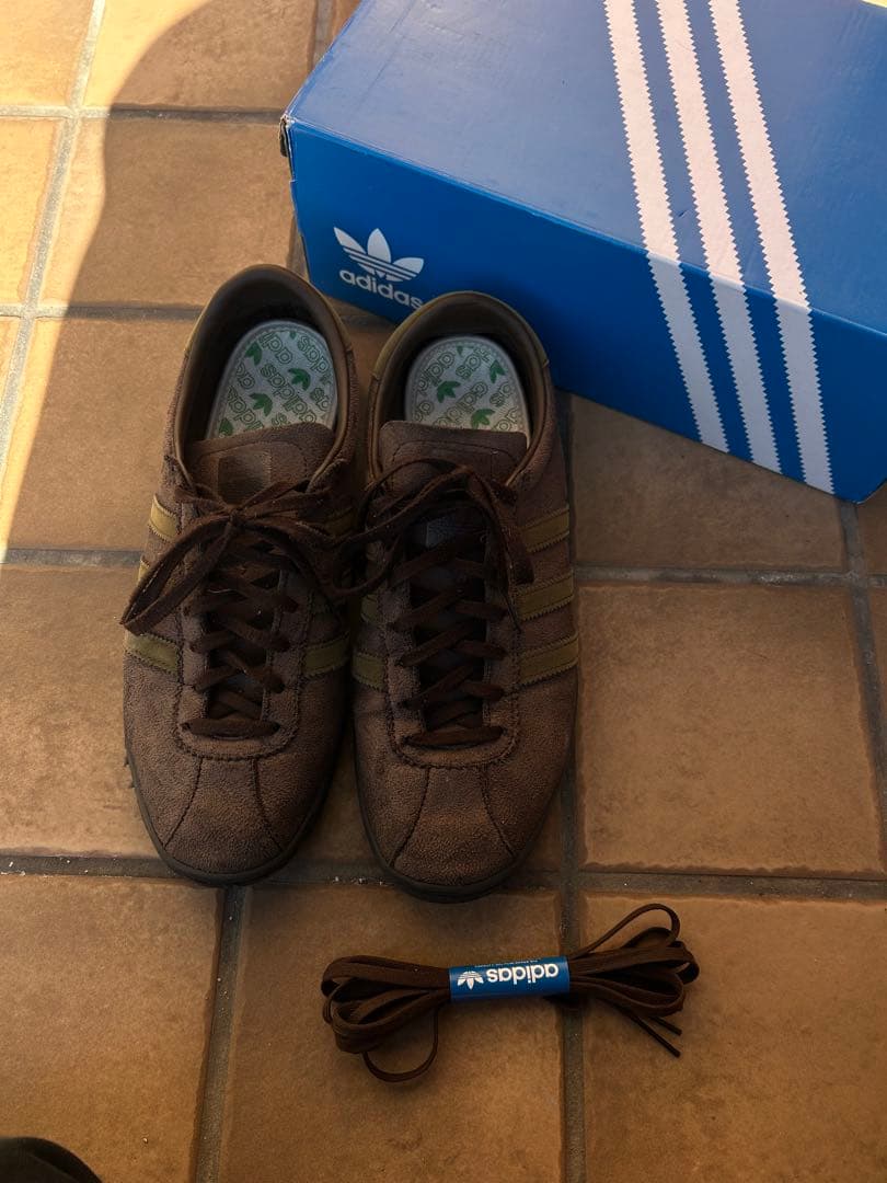 靴 adidas TOBACCO GRUEN GX6941 27.5